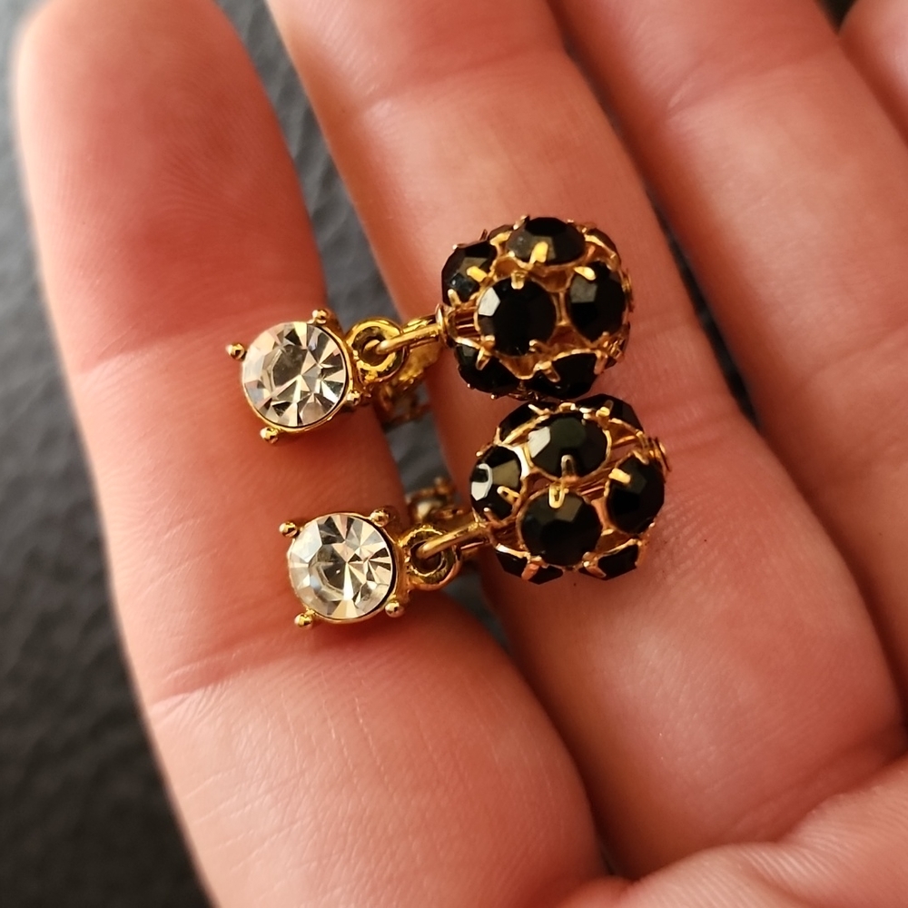 VTG Trifari clip on earrings